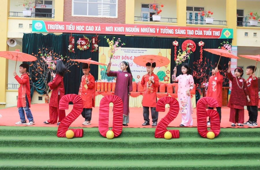 Sôi nổi phần thi áo dài của MM886 slot game, bắn cá, lô đề, đá gà trường Tiểu học Cao Xá tại hoạt động trải nghiệm z7522835689958-063aea3dd86ec324ccd2e7bffd03a33e.jpg