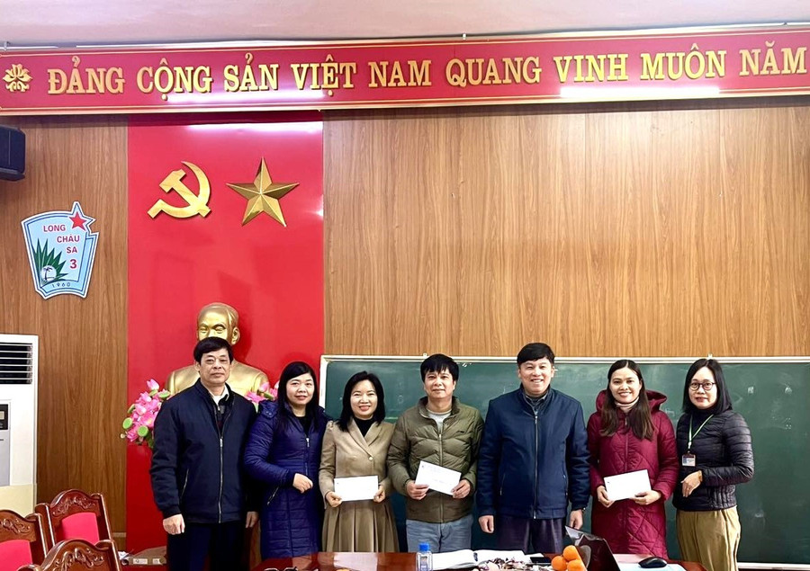Ban giám hiệu Trường THPT Long Châu Sa (xã Lâm Thao) động viên 3 Trung Tâm Đăng Nhập MM88 Chính Thức Mới MM88b nhà cái dự thi Trung Tâm Đăng Nhập MM88 Chính Thức Mới dạy giỏi THPT cấp tỉnh năm học 2025 - 2026. 618760900-122119252785121832-7888563731342556919-n.jpg