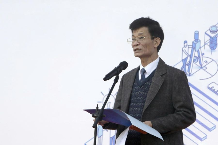 Ông Phùng Quốc Lập - Phó Giám đốc Sở GD&ĐT tỉnh Phú Thọ phát biểu tại chương trình tư vấn Đăng Ký MM88.COM Ngay +88K - hướng nghiệp. a-4007.jpg