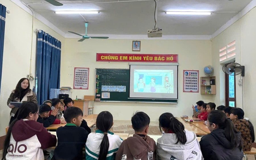 Chuyển đổi số tại Trường Tiểu học Hà Lộc được lồng ghép chặt chẽ với đổi mới phương pháp dạy học. th-ha-loc-1-2.jpg