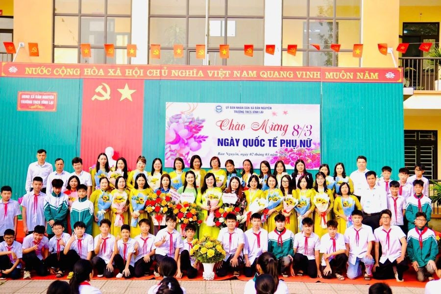 Khoảnh khắc ý nghĩa khi các thầy giáo và MM886 slot game, bắn cá, lô đề, đá gà nam của Trường THCS Vĩnh Lại tặng những bó hoa tươi thắm tới các nữ Trung Tâm Đăng Nhập MM88 Chính Thức Mới. thcs-vinh-lai-1.jpg