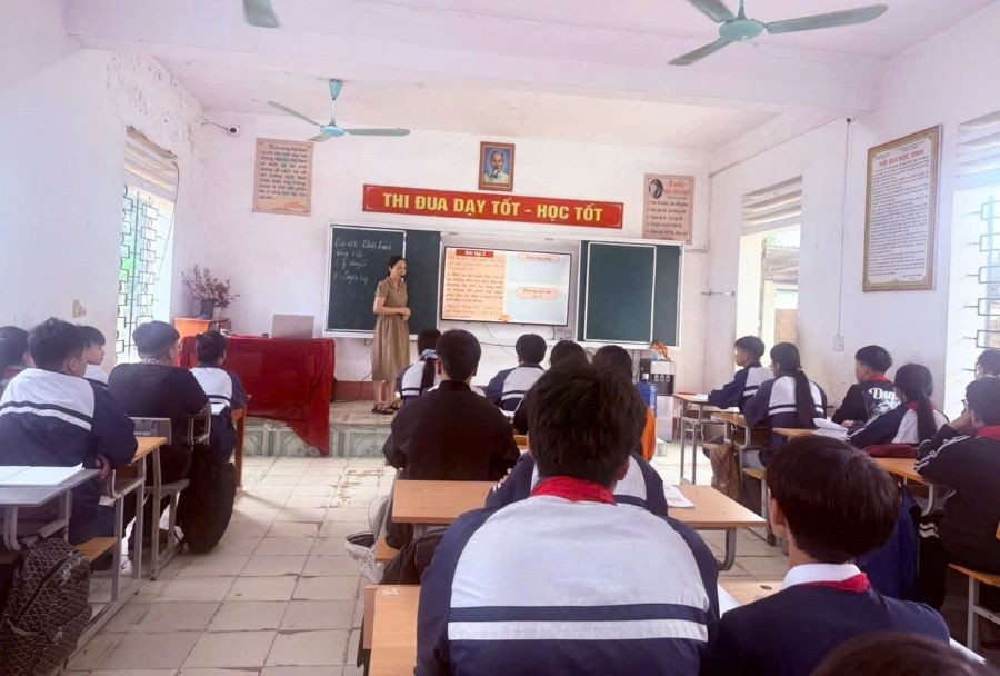 Trường THCS Phù Ninh ứng dụng công nghệ thông tin vào dạy học. z7653330327070-e2f61193401bc9f58b6e0dee53ae217e.jpg