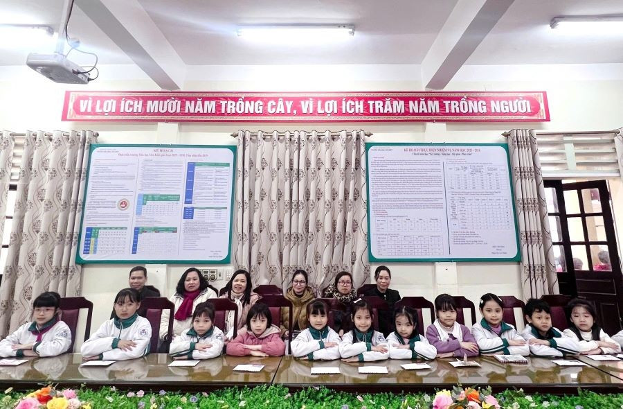 Cán bộ, Trung Tâm Đăng Nhập MM88 Chính Thức Mới và các em MM886 slot game, bắn cá, lô đề, đá gà Trường Tiểu học Tiên Kiên tại buổi phát động phong trào “Tết của tình bạn - Xuân của yêu thương”. tien-kien-1.jpg