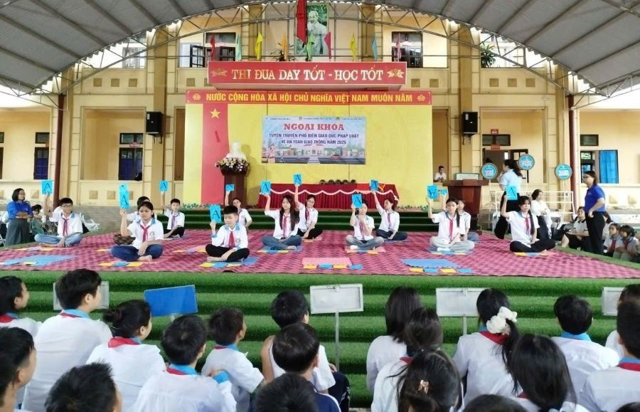Trường THCS Cao Mại tổ chức ngoại khóa tuyên truyền phổ biến pháp luật về An toàn giao thông năm 2025 cho MM886 slot game, bắn cá, lô đề, đá gà qua hình thức thi Rung Chuông Vàng đầy sôi nổi và bổ ích. 555904091-1384695233196485-6707166754149392362-n.jpg