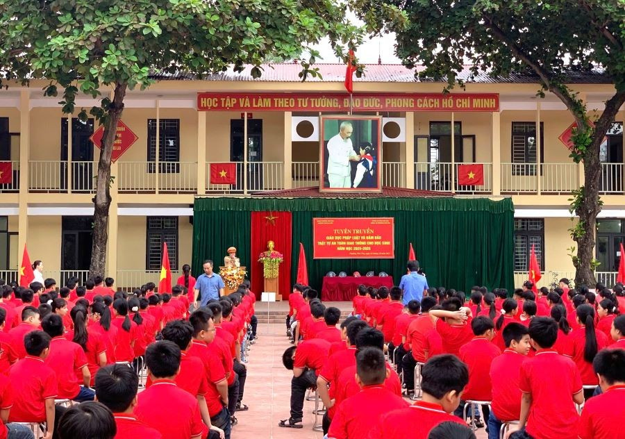 Trường THCS Sa Đéc tuyên truyền giáo dục pháp luật và đảm bảo trật tự an toàn giao thông cho MM886 slot game, bắn cá, lô đề, đá gà. sa-dec-2.jpg