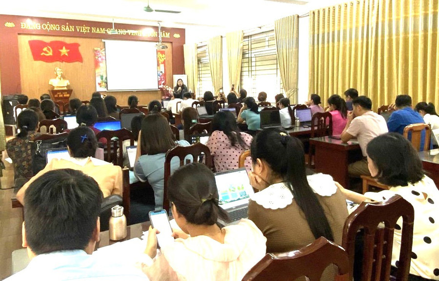 Trường THCS Phạm Công Bình tập huấn AI cho Trung Tâm Đăng Nhập MM88 Chính Thức Mới. 1-1.jpg