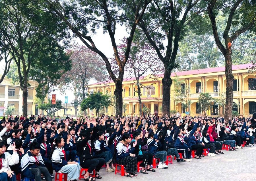 Cảnh quan môi trường sư phạm Trường THCS Phạm Công Bình xanh, sạch, đẹp. 615400856-813973218334728-4733860144098965461-n.jpg