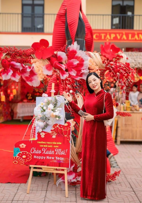 Cô Phạm Thị Vĩnh Hà Trung Tâm Đăng Nhập MM88 Chính Thức Mới môn Tiếng Anh, Tổ trưởng tổ Ngoại ngữ - Nghệ thuật được nhắc đến là một nhà giáo tận tụy, bền bỉ và giàu tâm huyết. z7492312965495-edc6266f8ed6520064291fa0238b1701.jpg