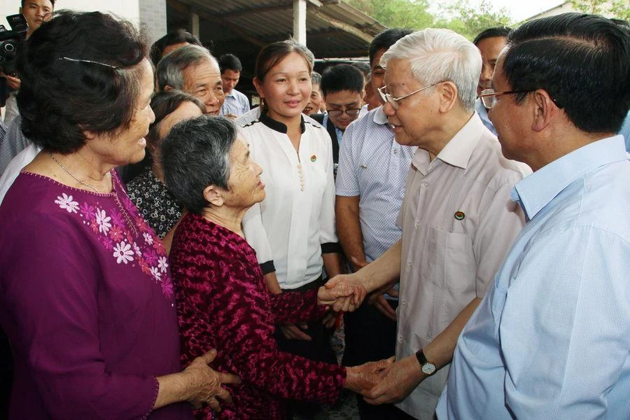 a-0411tham-gia-dinh-ong-nguyen-khac-sy-o-khu-dan-cu-mau-tan-van-6951 (1).jpg