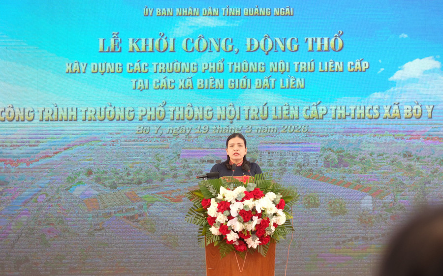 Bà Y Ngọc, Phó Chủ tịch Thường trực UBND tỉnh Quảng Ngãi phát biểu tại lễ khởi công dự án. dscf8886.jpg