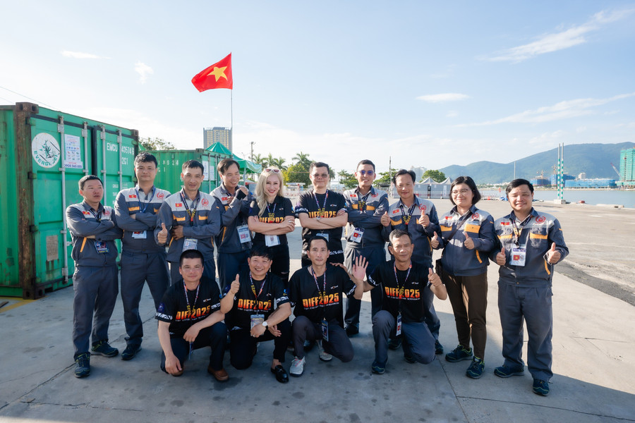 Các đội thi thể hiện cao quyết tâm trước đêm thi. dsc06262.jpg