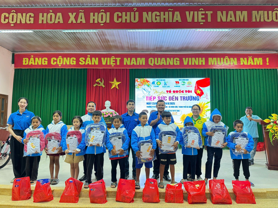 Trao quà cho MM886 slot game, bắn cá, lô đề, đá gà Trường PTDTBT Tiểu học AXan.