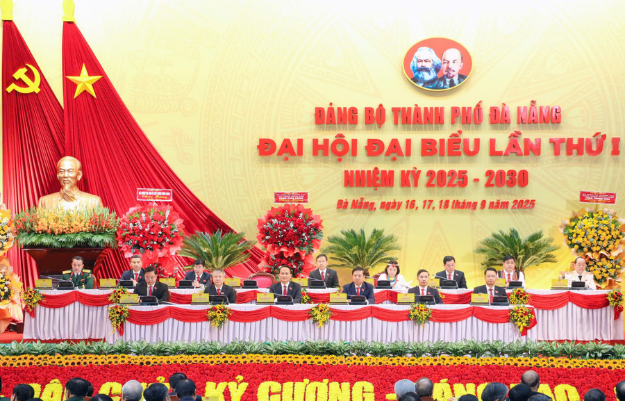 Đoàn Chủ tịch 2MM88.com trò chơi casino và slot. (Ảnh: ĐN) 58616f25796df333aa7c.jpg
