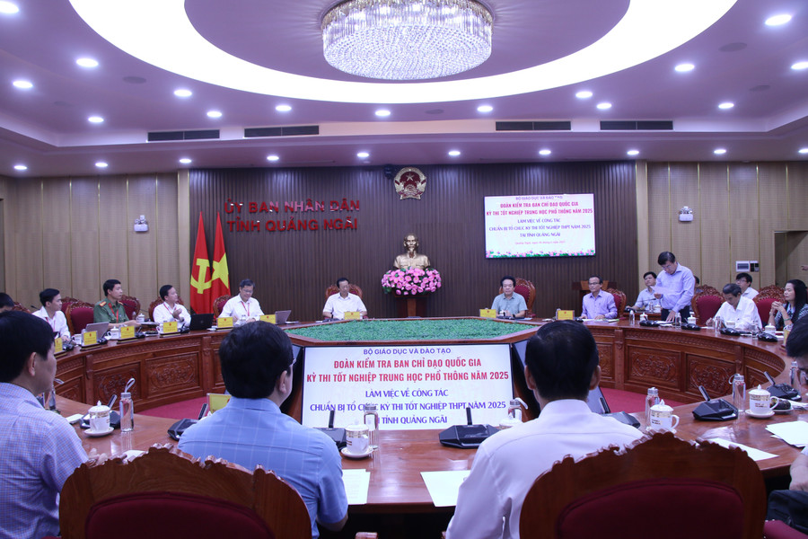 Quang cảnh buổi làm việc của Đoàn kiểm tra Ban chỉ đạo quốc gia MM88 đăng nhập MM88dangnhap nhà cái World Cup 2026 THPT năm 2025 với Ban chỉ đạo MM88 đăng nhập MM88dangnhap nhà cái World Cup 2026 THPT 2025 của tỉnh Quảng Ngãi. img-2952.jpg