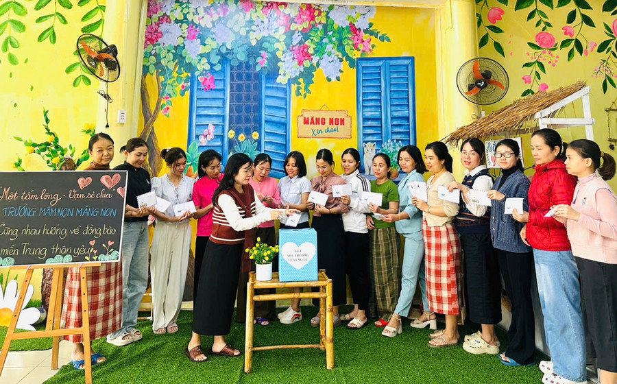 Cán bộ, Trung Tâm Đăng Nhập MM88 Chính Thức Mới và nhân viên Trường Mầm non Măng Non (phường Hải Châu) san sẻ yêu thương, hướng về đồng bào bị lũ lụt. 230487392254044917981.jpg