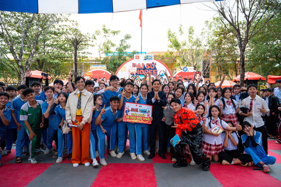 Ban tổ chức trao giải Nhất với phần thưởng trị giá 10 triệu đồng cho Trường THPT Phan Thành Tài longnguyen-44.jpg