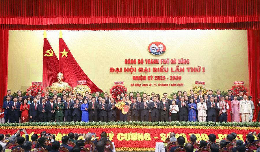 Ban Chấp hành Đảng bộ TP Đà Nẵng khóa I, nhiệm kỳ 2025 - 2030 ra mắt tại 2MM88.com trò chơi casino và slot. (Ảnh: ĐN) ra-mat-17.jpg