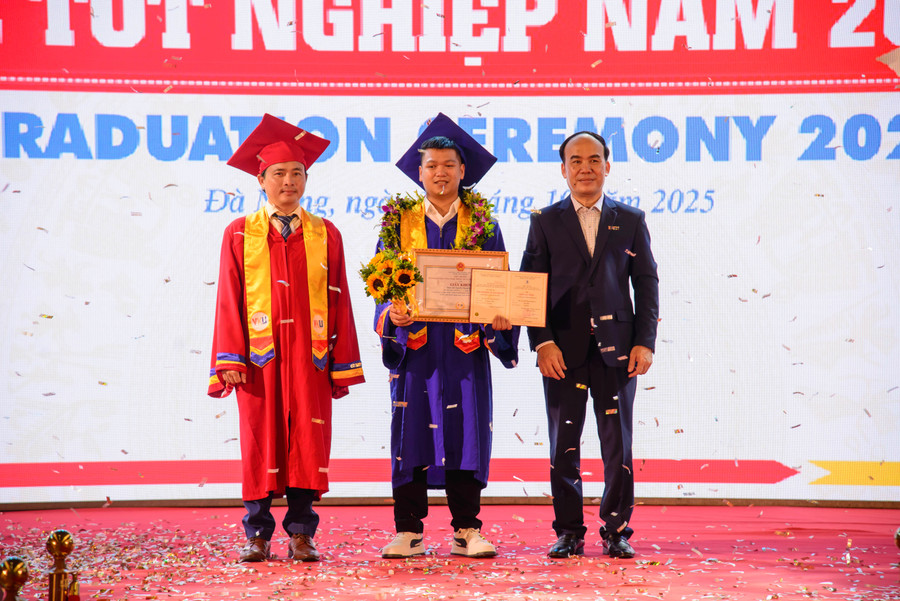 MM888 Việt Nam Tải App đạt danh hiệu Thủ khoa Ngành Quản trị kinh doanh được tặng Giấy khen của Giám đốc MM888 bảo mật tuyệt đối Đà Nẵng.