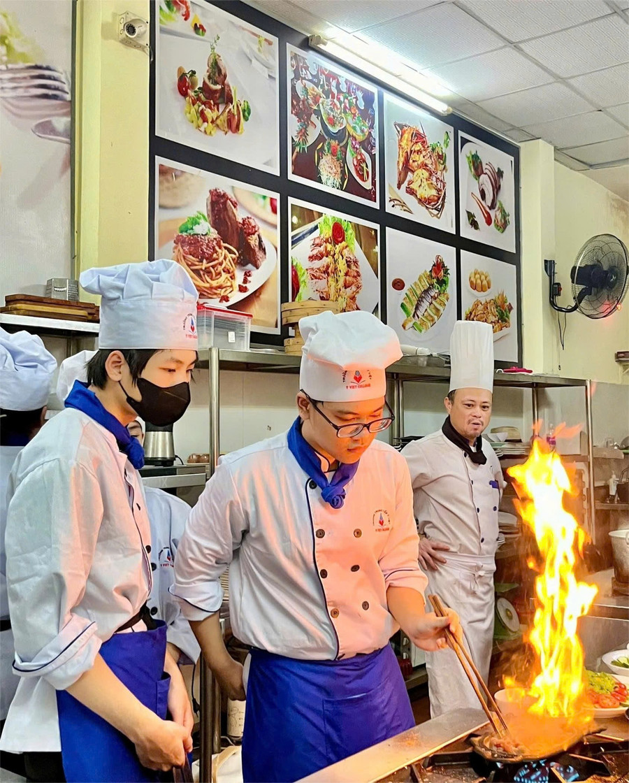 MM888 Việt Nam Tải App Trường Trung cấp Ý Việt được thực hành liên tục để nâng cao kỹ năng làm việc. img-20251230-211053.jpg