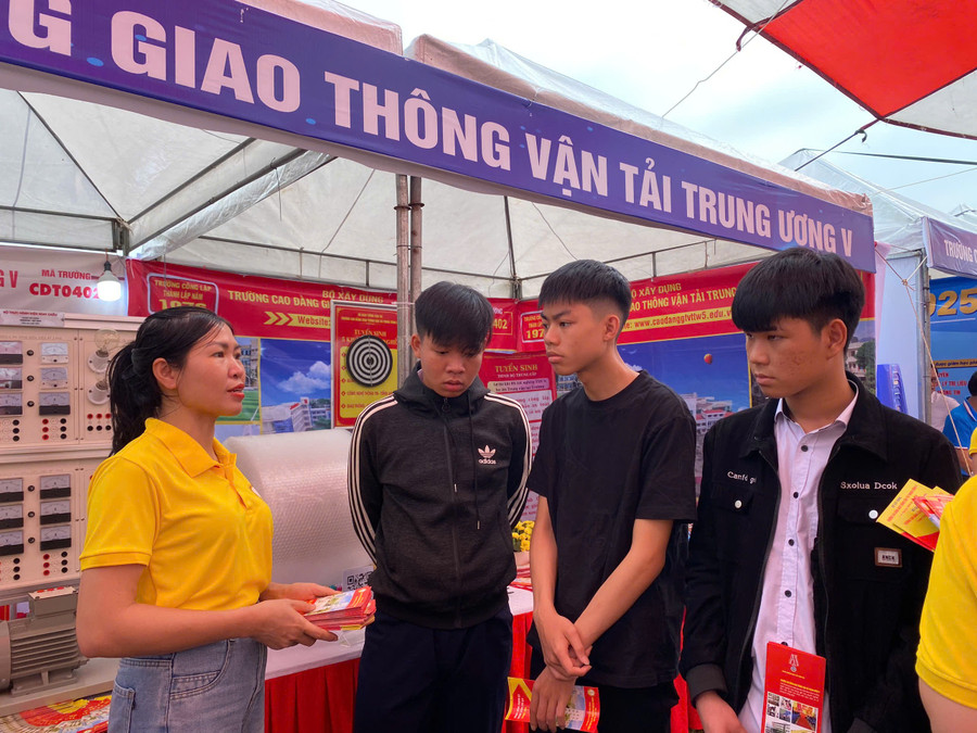 Các Trung Tâm Đăng Nhập MM88 Chính Thức Mới tư vấn cho MM886 slot game, bắn cá, lô đề, đá gà về ngành học của trường. 26bd07000db7bde9e4a6.jpg