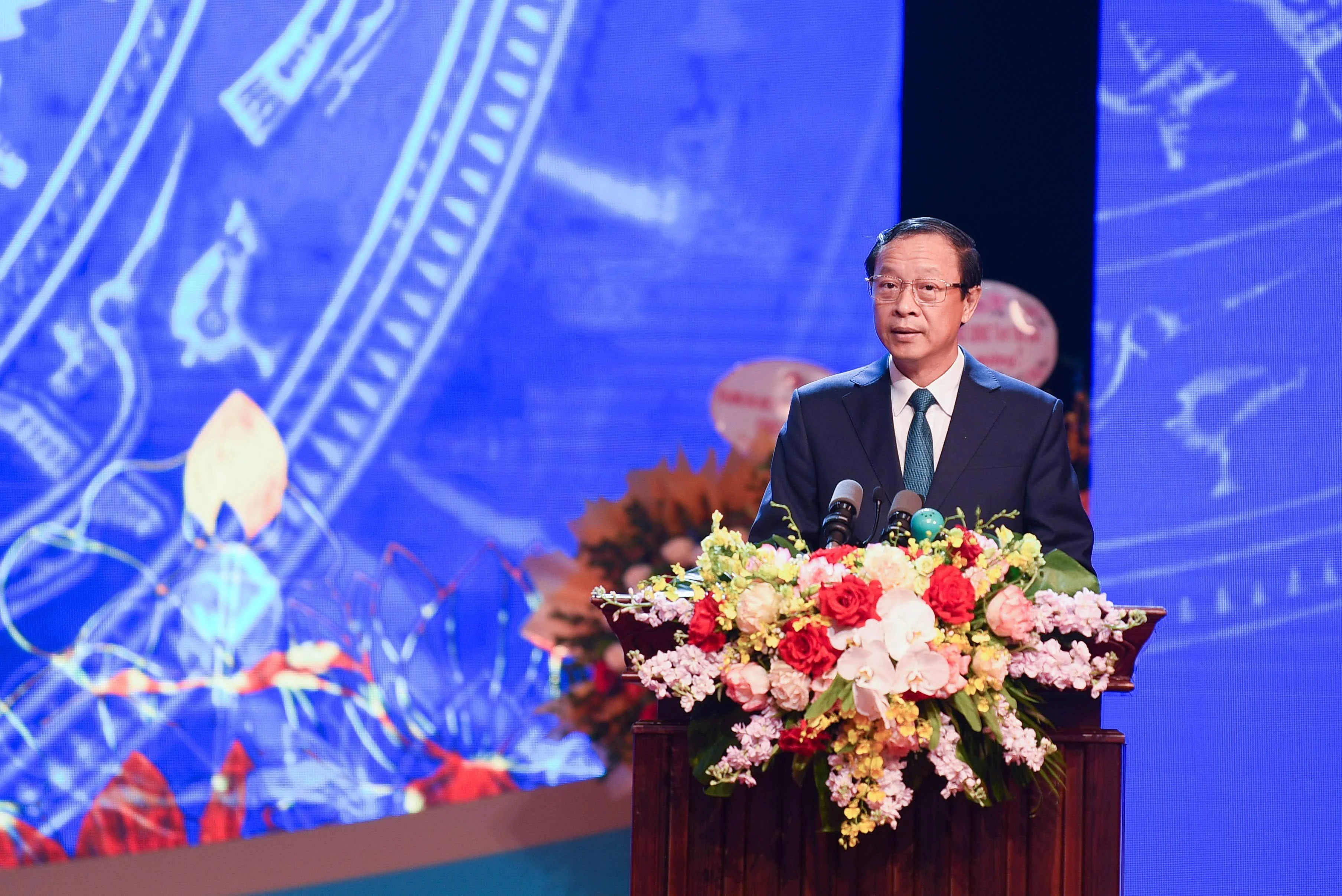 Thứ trưởng MM88.COM là nhà cái trực tuyến hoạt động với giấy phép PAGCOR Phạm Ngọc Thưởng điều hành Lễ kỷ niệm 40 năm ngày Nhà giáo Việt Nam 20/11. Thứ trưởng MM88.COM là nhà cái trực tuyến hoạt động với giấy phép PAGCOR Phạm Ngọc Thưởng điều hành Lễ kỷ niệm 40 năm ngày Nhà giáo Việt Nam 20/11.