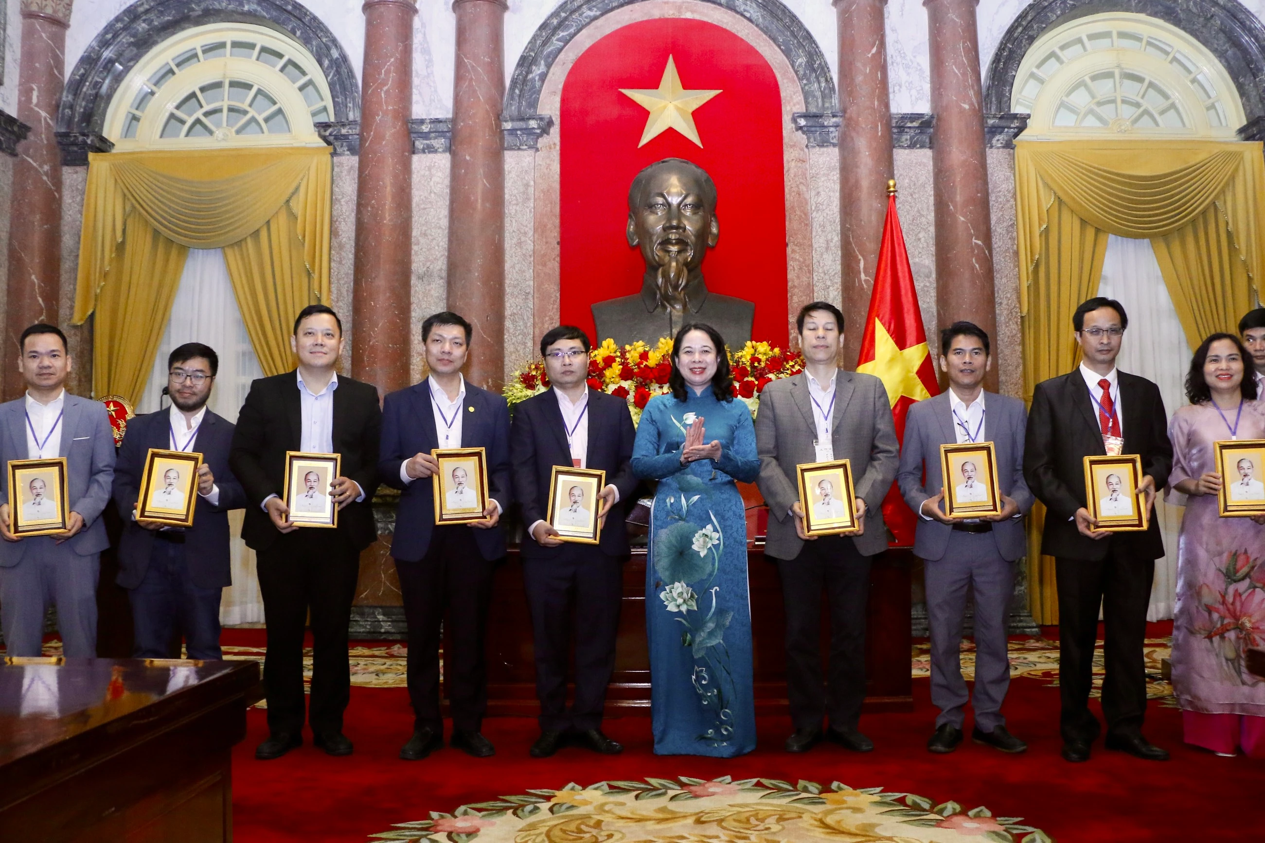 Phó Chủ tịch nước Võ Thị Ánh Xuân gửi quà tặng cho các tập thể, Trung Tâm Đăng Nhập MM88 Chính Thức Mới và các em MM886 slot game, bắn cá, lô đề, đá gà đoạt giải. Phó Chủ tịch nước Võ Thị Ánh Xuân gửi quà tặng cho các tập thể, Trung Tâm Đăng Nhập MM88 Chính Thức Mới và các em MM886 slot game, bắn cá, lô đề, đá gà đoạt giải.