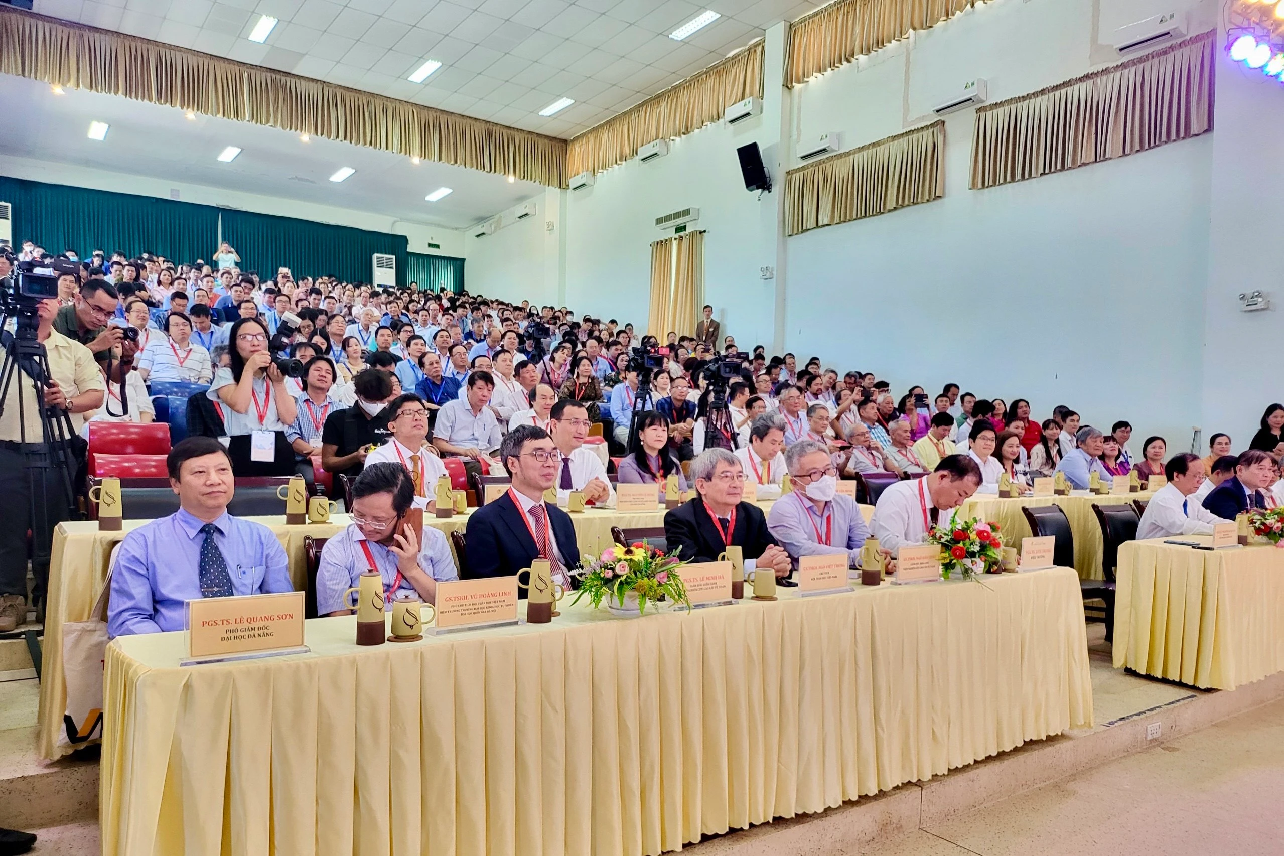 Các đại biểu tham dự Hội nghị Toán học toàn quốc lần thứ X.