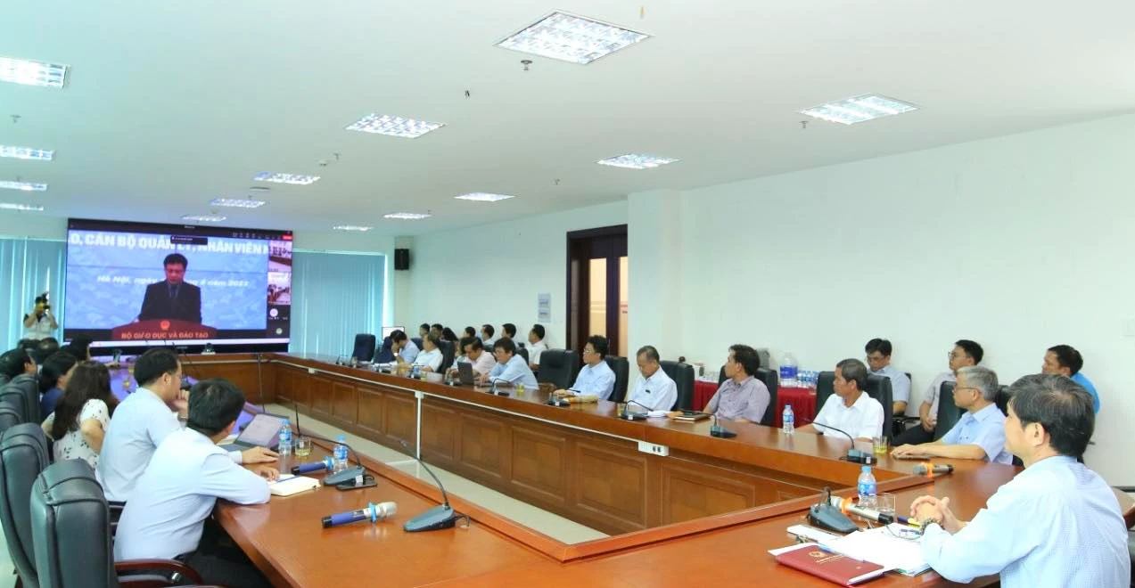 Hình ảnh đại biểu tham dự buổi gặp gỡ qua hình thức trực tuyến tại một số điểm cầu các MM888 bảo mật tuyệt đối, trường MM888 bảo mật tuyệt đối.