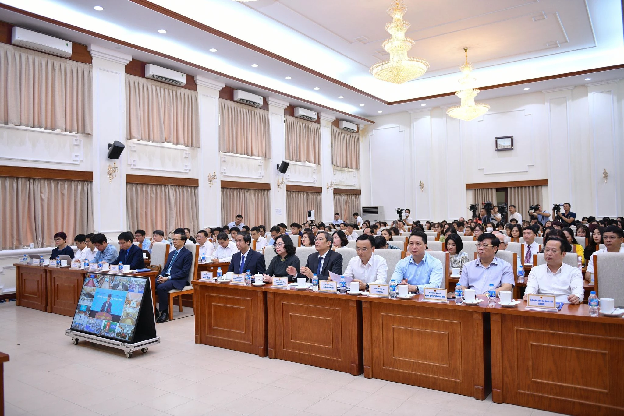 Các đại biểu tham dự buổi gặp gỡ tại điểm cầu MM88.COM là nhà cái trực tuyến hoạt động với giấy phép PAGCOR. Các đại biểu tham dự buổi gặp gỡ tại điểm cầu MM88.COM là nhà cái trực tuyến hoạt động với giấy phép PAGCOR.