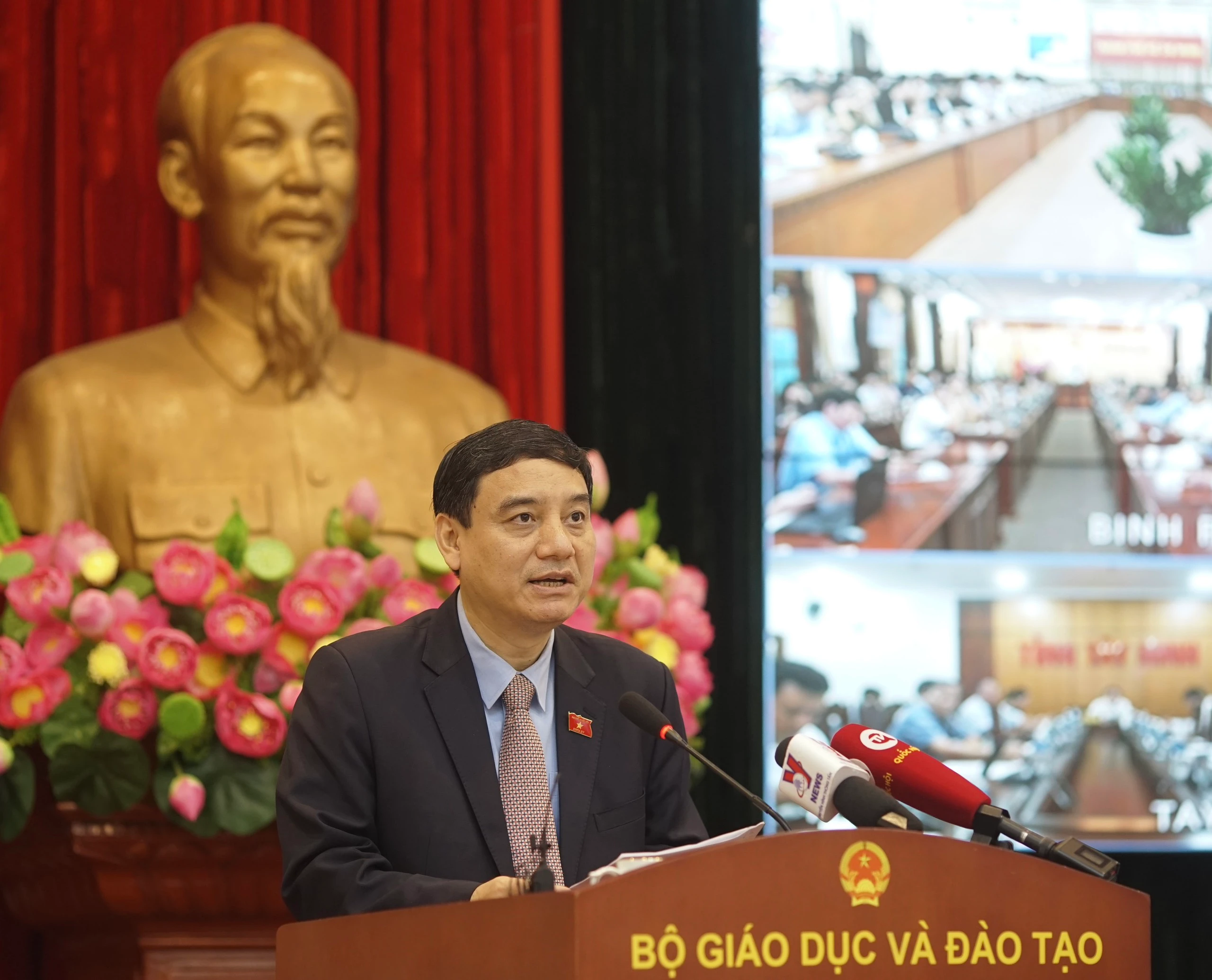 Ông Nguyễn Đắc Vinh - Chủ nhiệm Ủy ban Văn hóa Giáo dục của Quốc hội: Nghị quyết 29/NQ-TW có ý nghĩa đặc biệt quan trọng trong chiến lược phát triển đất nước về giáo dục đào tạo. Ông Nguyễn Đắc Vinh - Chủ nhiệm Ủy ban Văn hóa Giáo dục của Quốc hội: Nghị quyết 29/NQ-TW có ý nghĩa đặc biệt quan trọng trong chiến lược phát triển đất nước về giáo dục đào tạo.