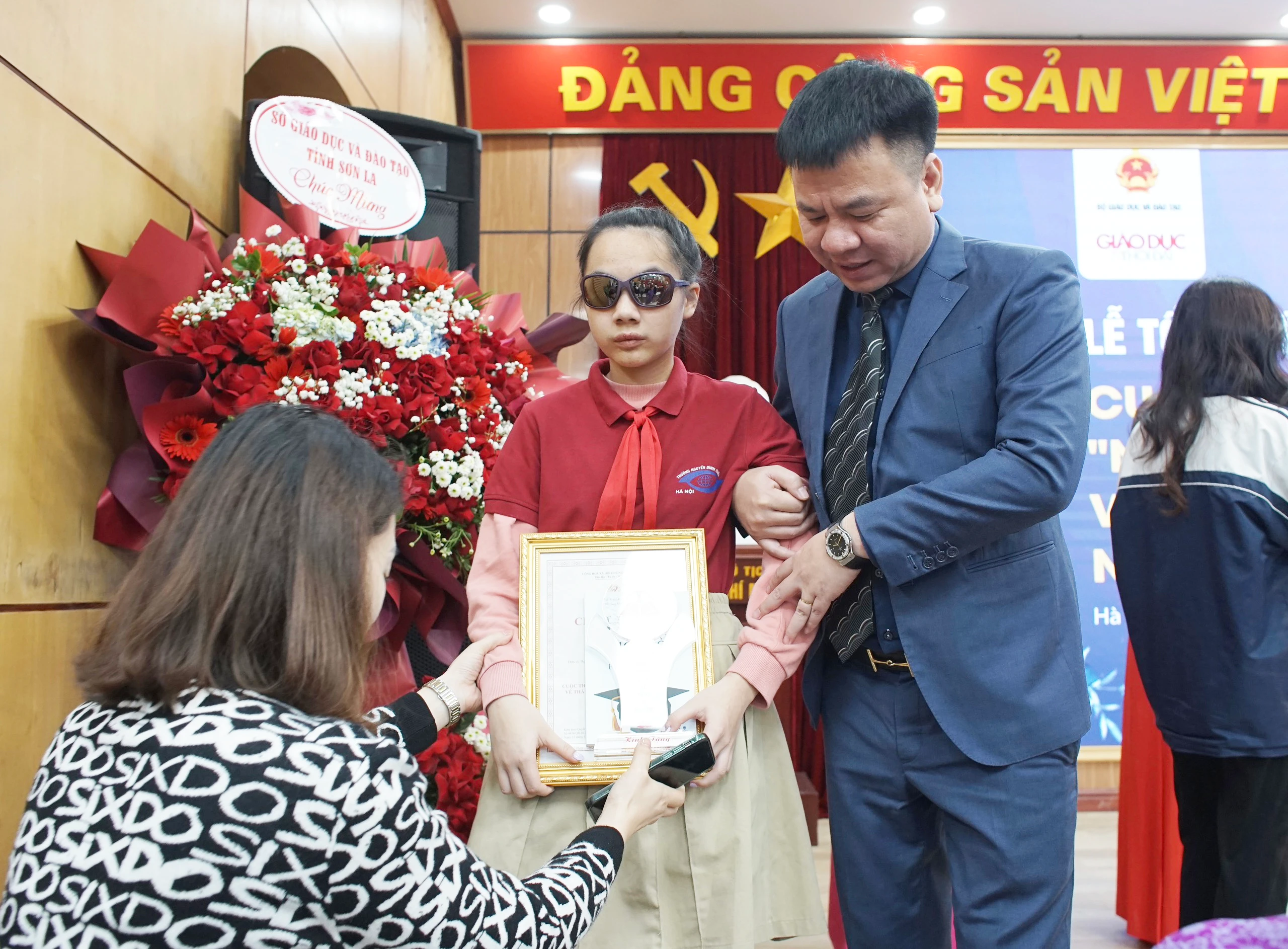 Nhà báo Triệu Ngọc Lâm, Tổng Biên tập Báo Giáo dục và Thời đại và tác giả Đỗ Ngọc Minh Châu, MM886 slot game, bắn cá, lô đề, đá gà Lớp 5A3, Trường PTCS Nguyễn Đình Chiểu, Hà Nội. Nhà báo Triệu Ngọc Lâm, Tổng Biên tập Báo Giáo dục và Thời đại và tác giả Đỗ Ngọc Minh Châu, MM886 slot game, bắn cá, lô đề, đá gà Lớp 5A3, Trường PTCS Nguyễn Đình Chiểu, Hà Nội.