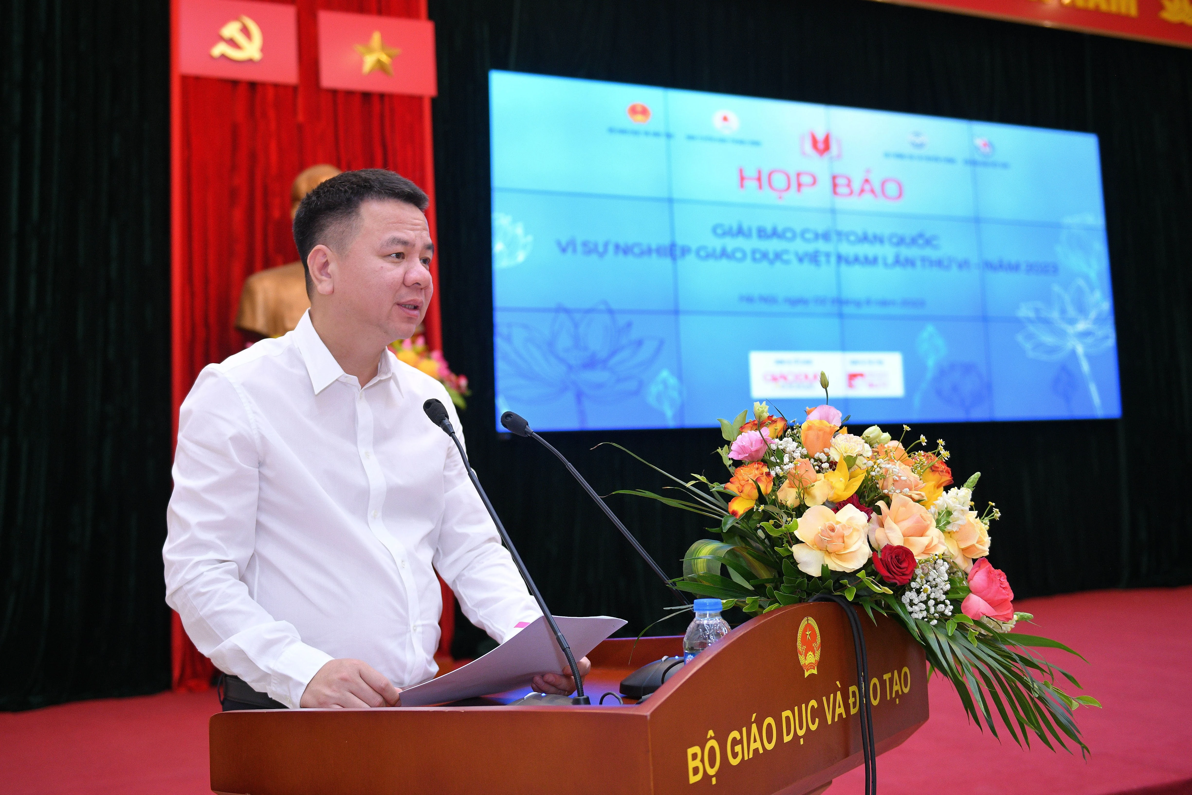 Nhà báo Triệu Ngọc Lâm – Tổng Biên tập Báo Giáo dục & Thời đại phát biểu tại buổi Họp báo. Nhà báo Triệu Ngọc Lâm – Tổng Biên tập Báo Giáo dục & Thời đại phát biểu tại buổi Họp báo.