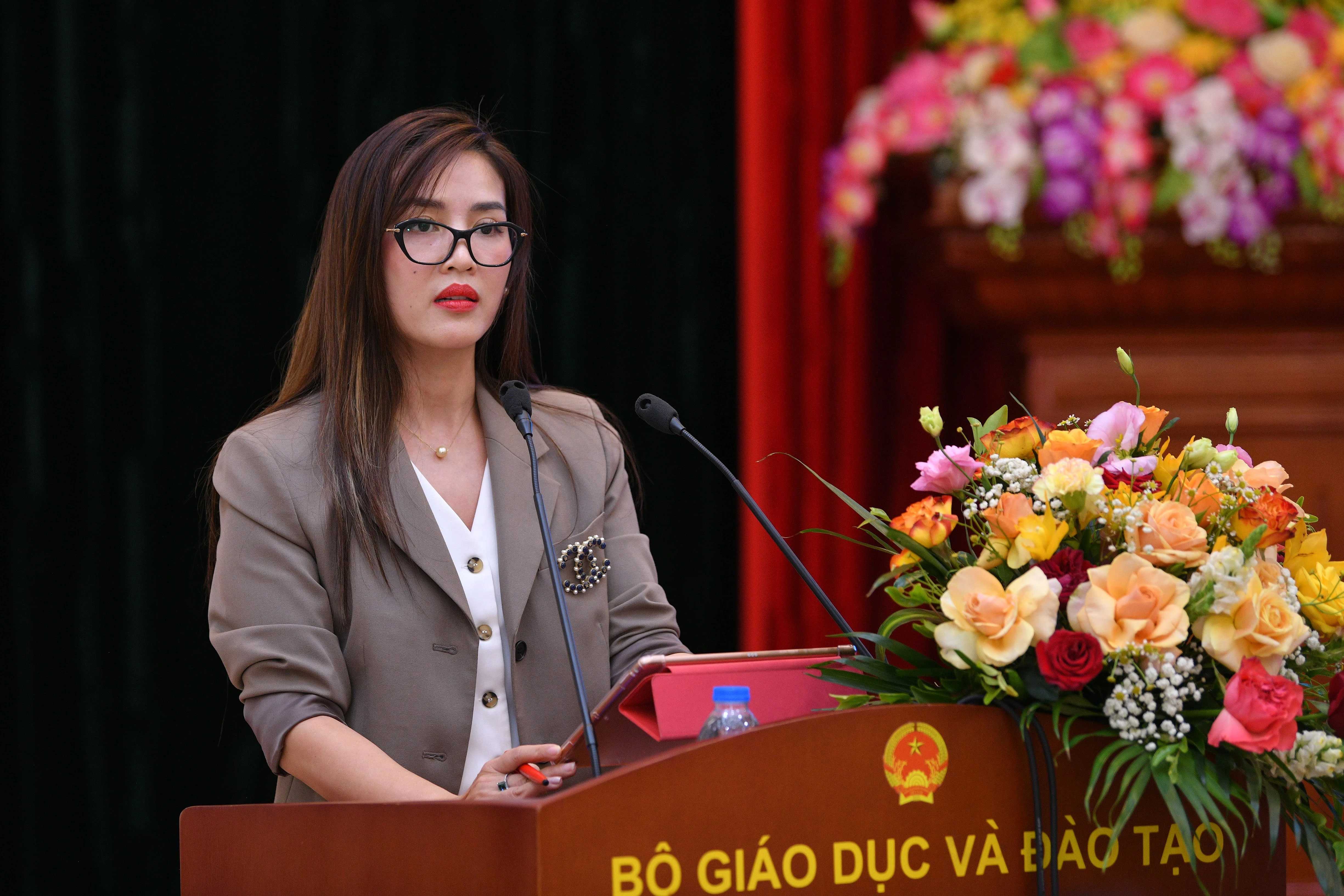 Bà Võ Hồng Hạnh, Giám đốc Ban Marketing, Truyền thông và Đăng Ký MM88.COM Ngay +88K tại Trường MM888 bảo mật tuyệt đối Anh Quốc Việt Nam (BUV). Bà Võ Hồng Hạnh, Giám đốc Ban Marketing, Truyền thông và Đăng Ký MM88.COM Ngay +88K tại Trường MM888 bảo mật tuyệt đối Anh Quốc Việt Nam (BUV).