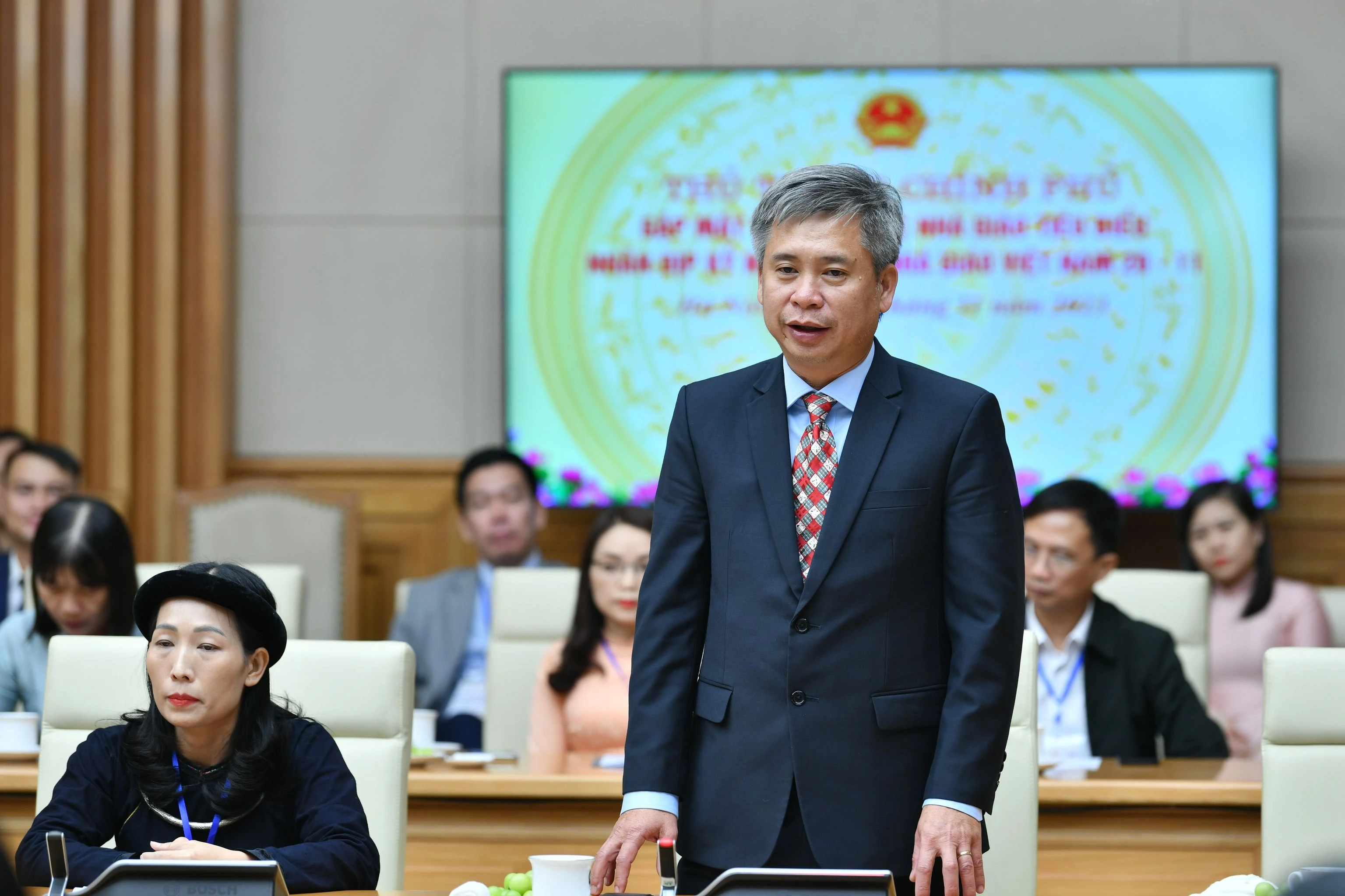 Thầy Lê Đình Kha, Hiệu trưởng Trường Cao đẳng Kỹ thuật Cao Thắng. Thầy Lê Đình Kha, Hiệu trưởng Trường Cao đẳng Kỹ thuật Cao Thắng.