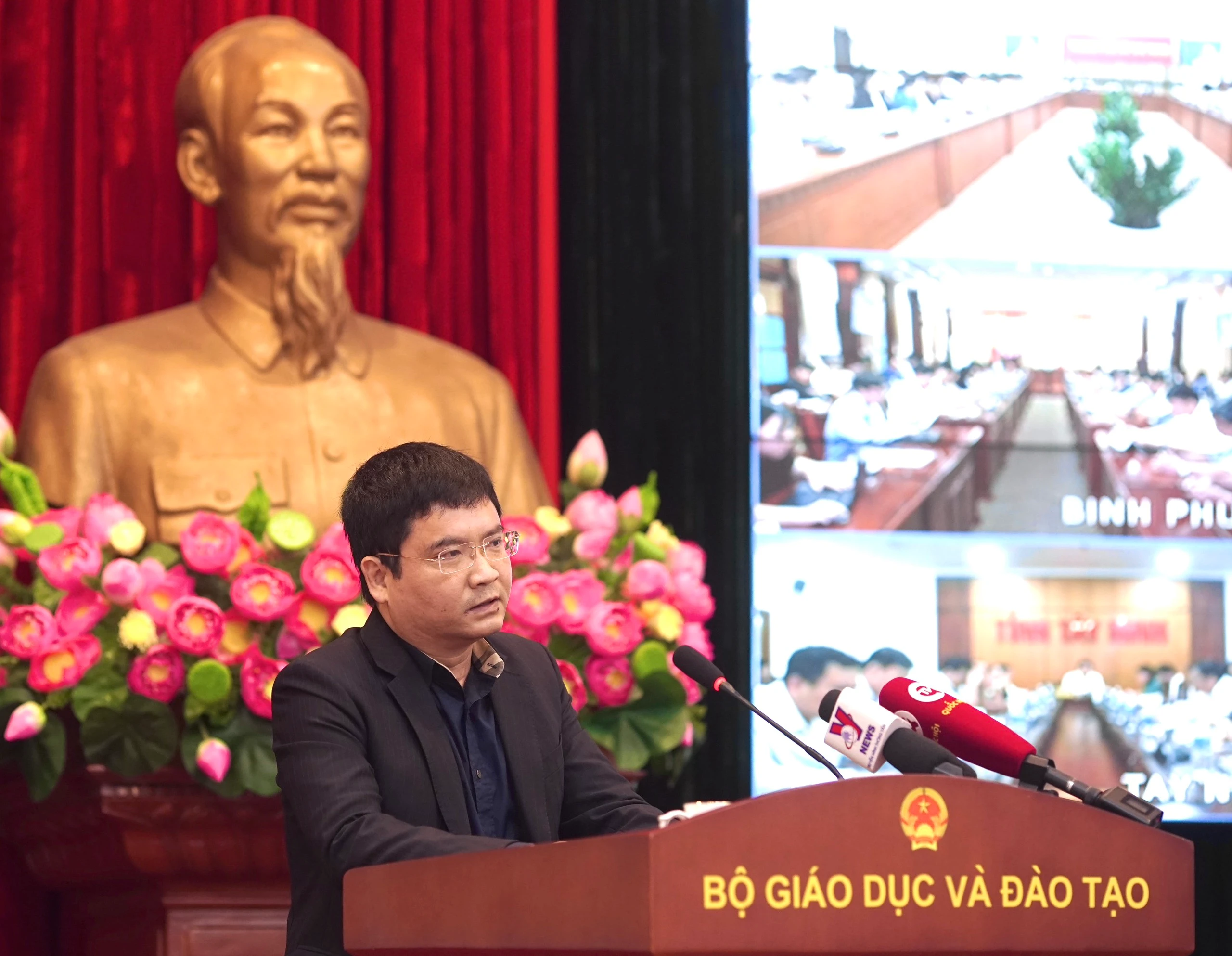 PGS.TS Đặng Hoài Bắc - Giám đốc Học viện Công nghệ Bưu chính Viễn thông. PGS.TS Đặng Hoài Bắc - Giám đốc Học viện Công nghệ Bưu chính Viễn thông.