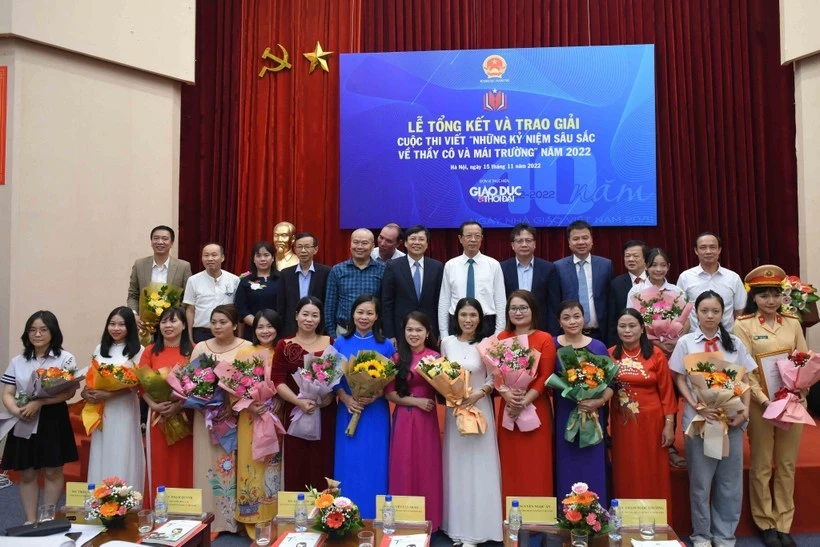 Tổng kết và trao giải Cuộc thi viết "Những kỉ niệm sâu sắc về thầy cô và mái trường".