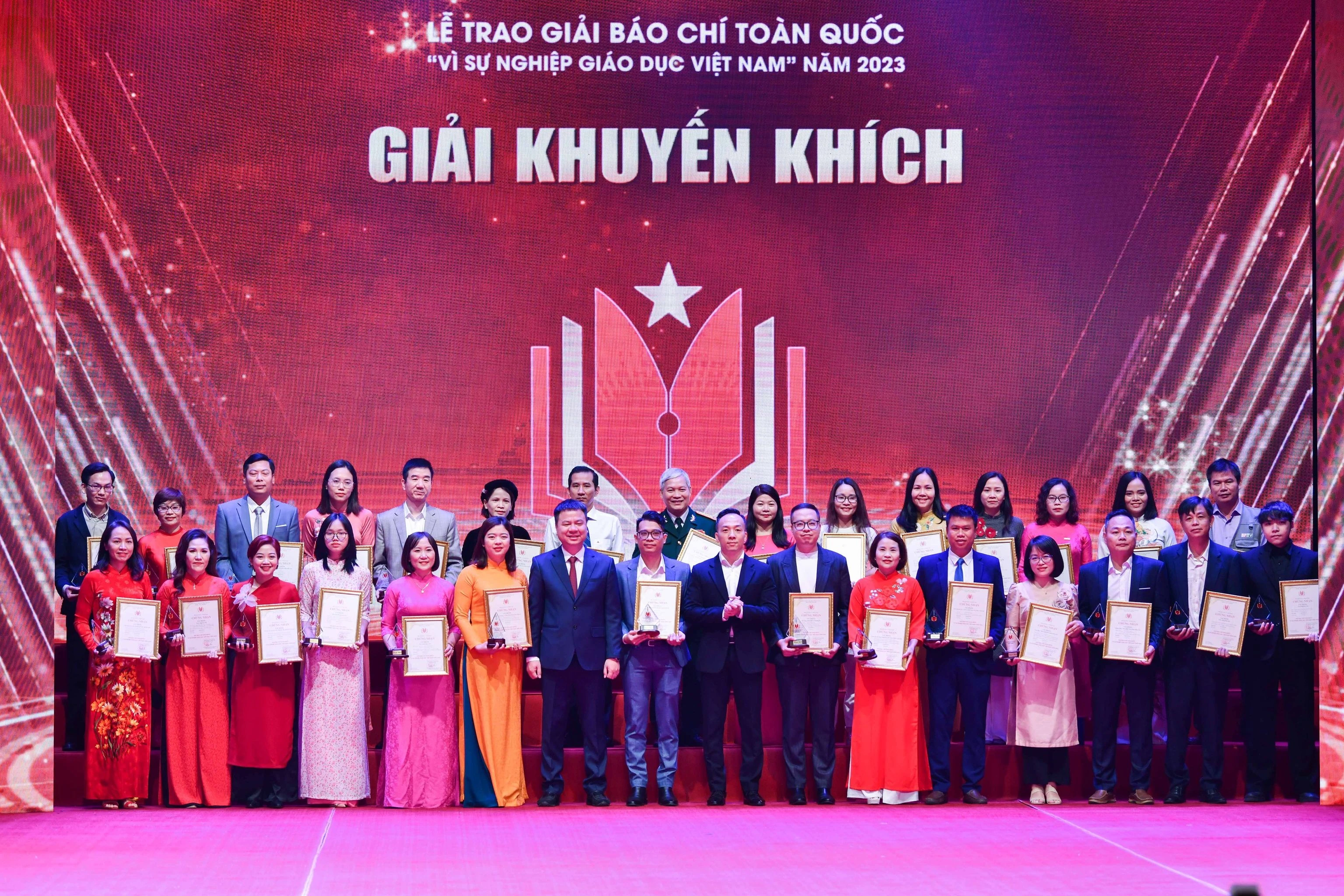 Lễ trao Giải báo chí toàn quốc 'Vì sự nghiệp Giáo dục Việt Nam' năm 2023 ảnh 15