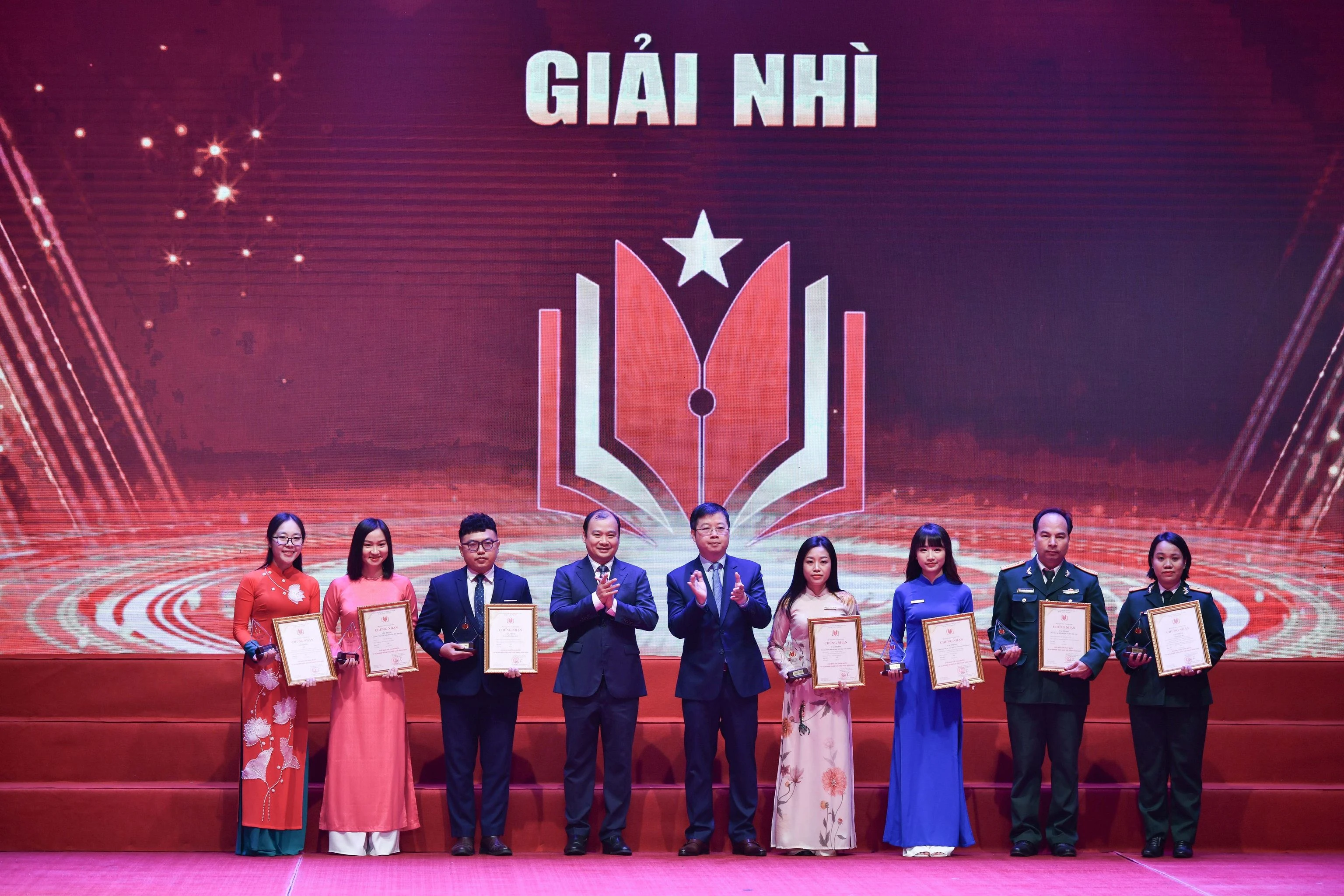 Lễ trao Giải báo chí toàn quốc 'Vì sự nghiệp Giáo dục Việt Nam' năm 2023 ảnh 18