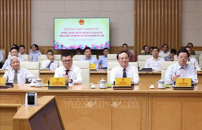 Lãnh đạo, nguyên lãnh đạo các cơ quan báo chí tham dự buổi gặp. Ảnh: Dương Giang/TTXVN.