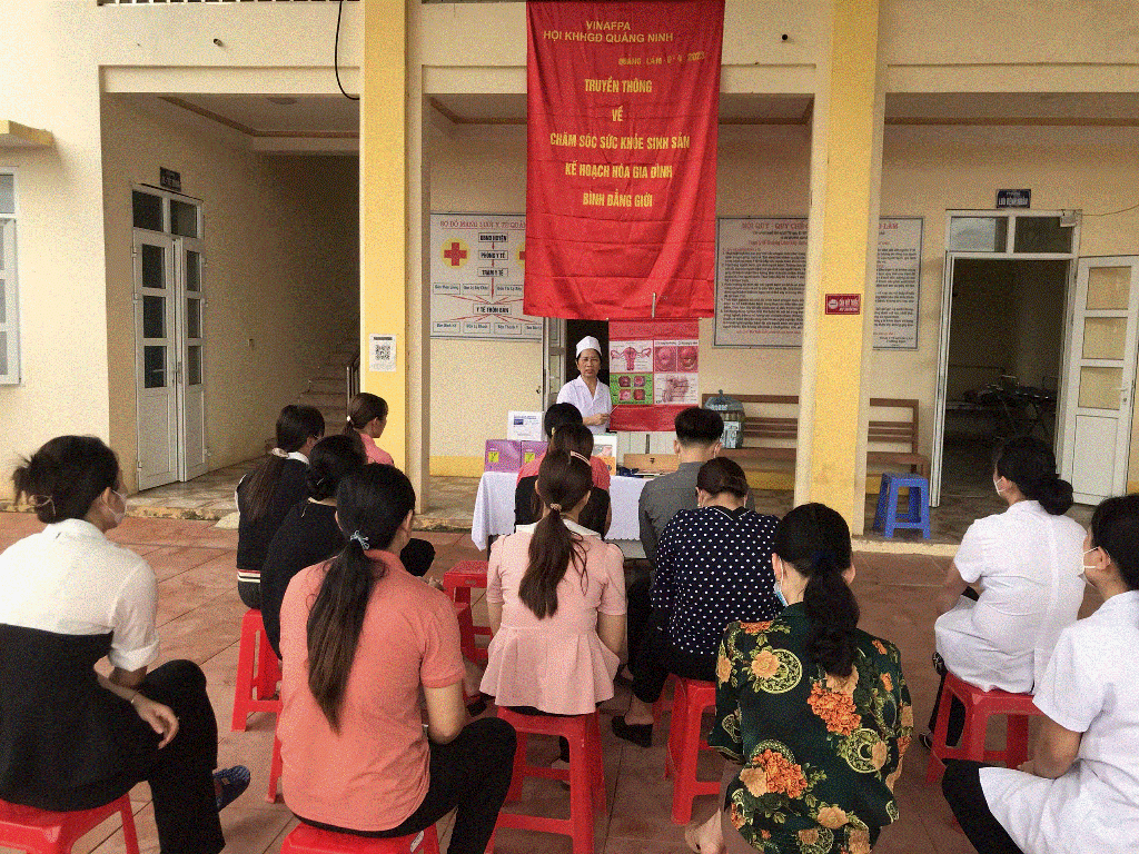 Người dân xã Quảng Lâm, huyện Đầm Hà được tuyên truyền những kiến thức về MM88 đăng nhập sinh sản, kế hoạch hoá gia đình và bình đẳng giới.