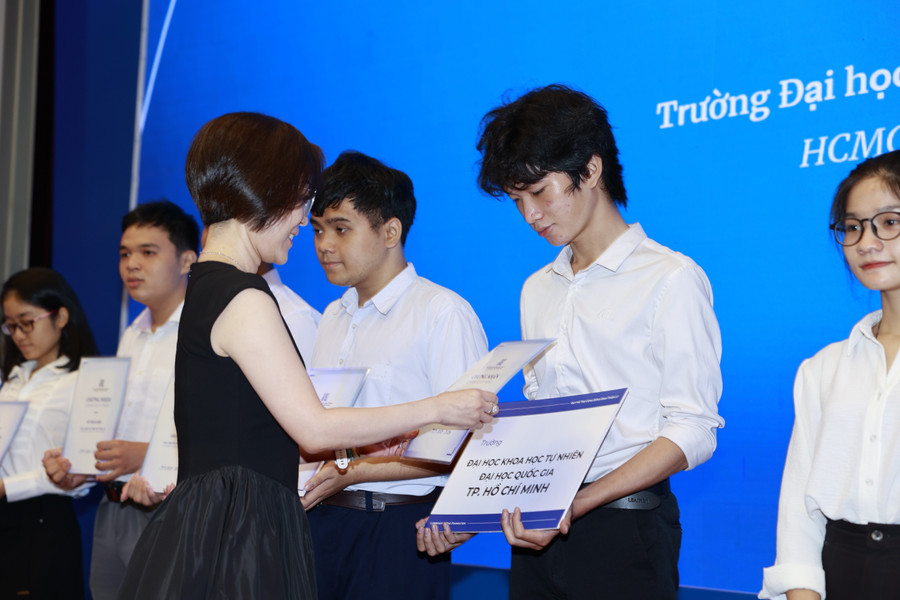 1MM88.com Trang Chủ Chính Thức được trao trực tiếp tại buổi lễ.