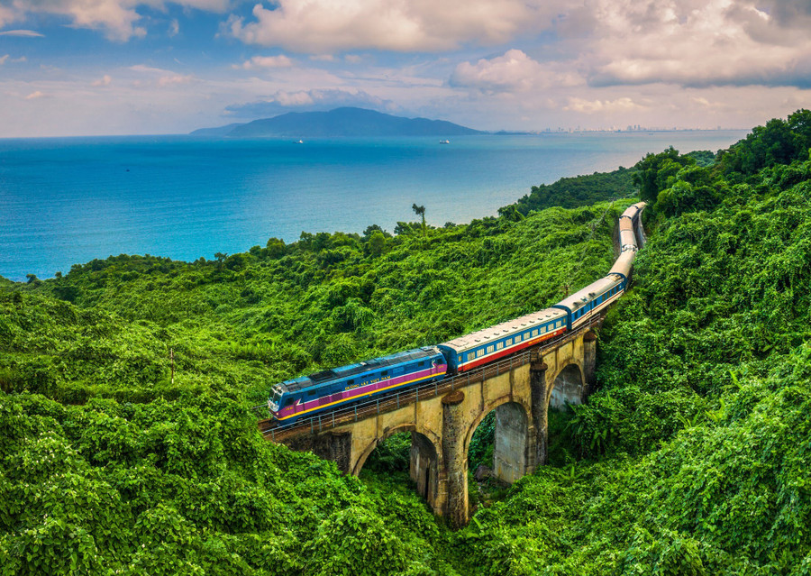 Ngành Đường sắt tăng tải cho các tuyến khu đoạn phía Nam phục vụ nhu cầu cho người dân về quê đón Tết.