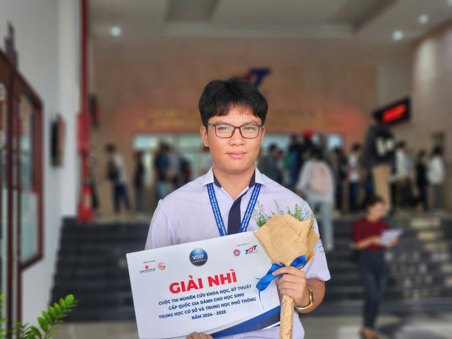 Lê Hoàng Minh Nhựt - MM886 slot game, bắn cá, lô đề, đá gà lớp 11A7 Trường THPT Lương Đình Của (Sóc Trăng). Ảnh: Hương Phú 41c3aba3cdc37d9d24d2.jpg