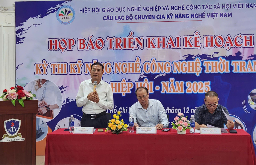 Ông Đặng Minh Sự - Trưởng Ban tổ MM88 đăng nhập. z7296046449930-6e490508600f08202e0f1adb13165043.jpg