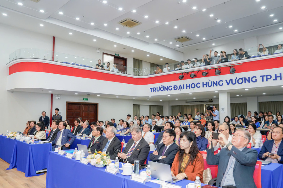 Toàn cảnh hội nghị. z7345906877620-85cb0d698afdf8c00b599d30844824e6.jpg