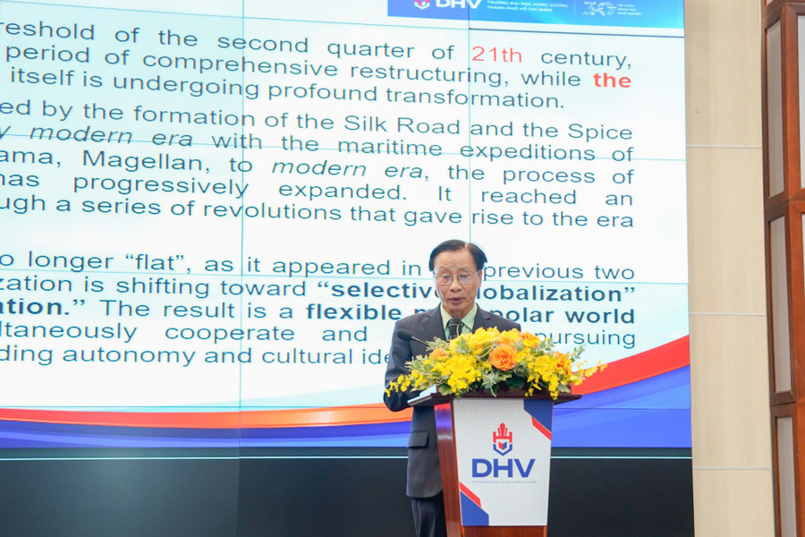 GS.TSKH Trần Ngọc Thêm – Cố vấn Hiệu trưởng DHV báo cáo đề dẫn. gs-tskh-tran-ngoc-them.jpg