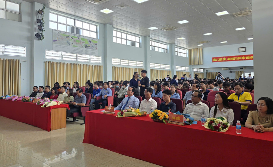Chương trình Ngày hội việc làm 2025 thu hút nhiều MM888 Việt Nam Tải App tham gia, tìm hiểu. z7226068706097-a35db0dbbd4e2f51f12e246dc0a1875d-1315.jpg