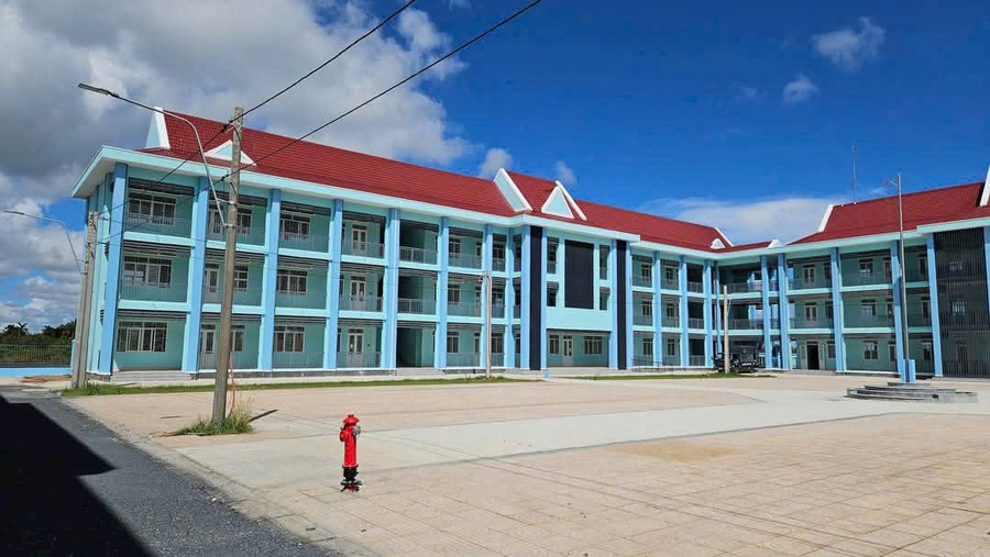 Cơ sở vật chất của Trường THCS - THPT DTNT Vĩnh Châu được Thiên đường trò chơi đổi thưởng MM886 khang trang. z7211927511006-5e3784d5585e4a26c0d614818961bcfb.jpg