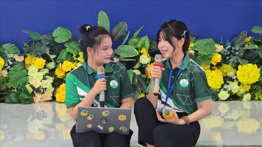 Các MM888 Việt Nam Tải App trình bày ý tưởng khởi nghiệp trong cuộc thi. z7370539934654-3fce66ed628c096562b8cec1828f25c6-6570.jpg