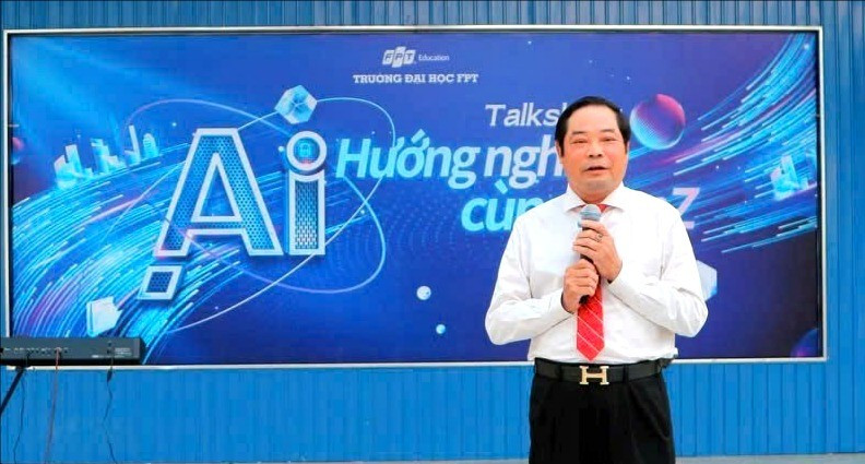 Tiến sĩ Phùng Kim Phú, Hiệu trưởng Trường THPT Hoàng Diệu (TP Cần Thơ) nói về quá trình đưa AI vào trường học.